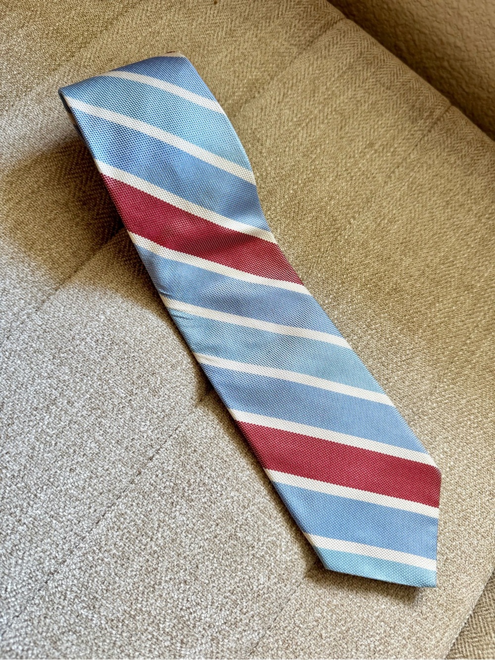 Brooks Brothers 346 Light Blue and Red  Striped 100% Silk Men’s Rep Tie